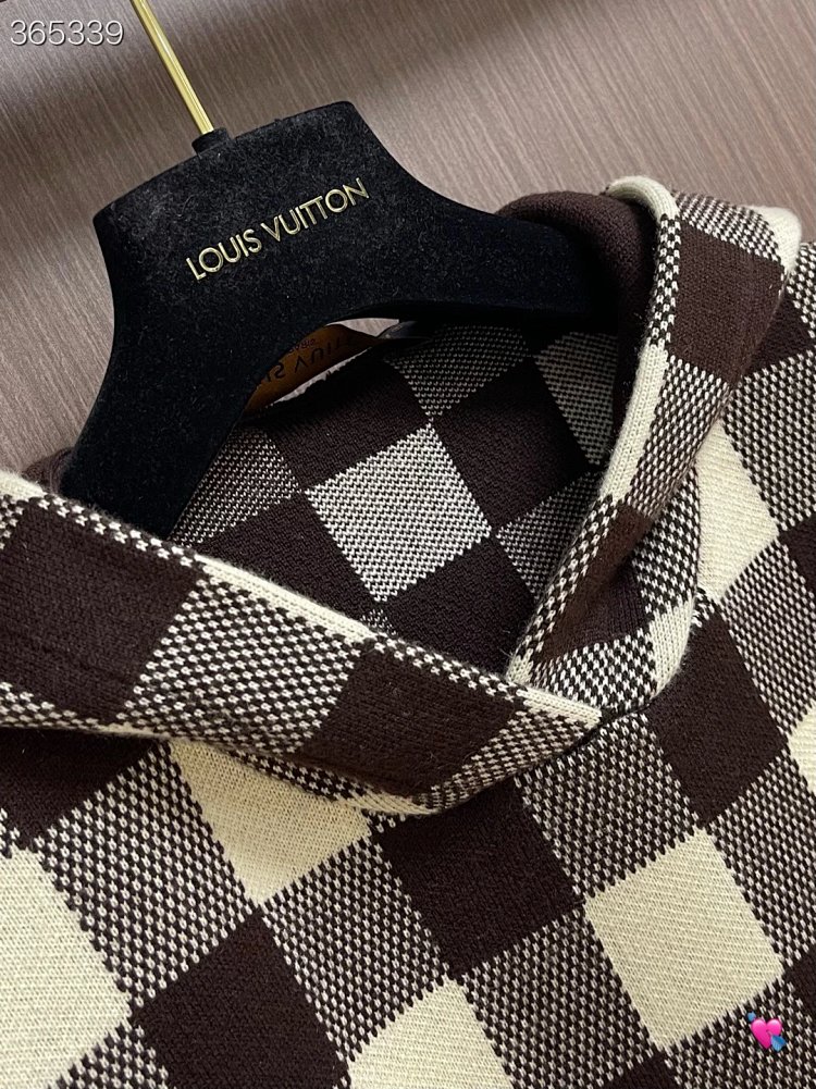 Louis Vuitton2026 New Men's Fashion Casual Letter Embroidery Color blocked Grid Knitted Hoodie卫衣 | L