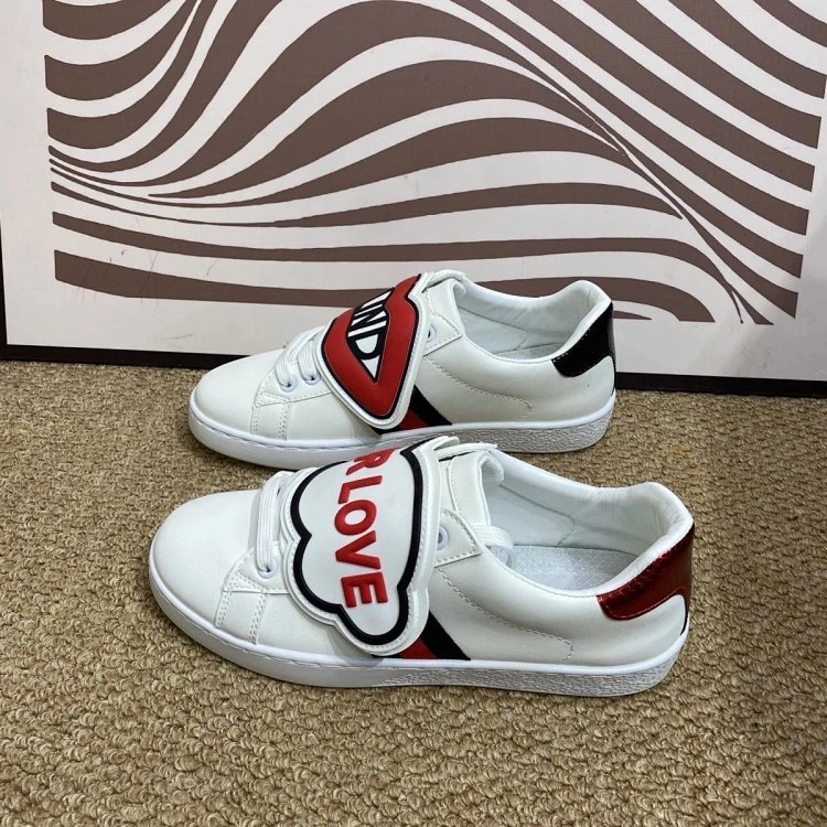 Gucci kisses red lips in white shoes | Litbuuy Spreadsheet