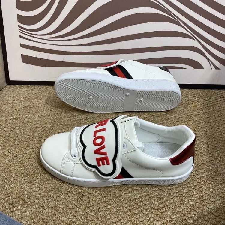 Gucci kisses red lips in white shoes | Litbuuy Spreadsheet