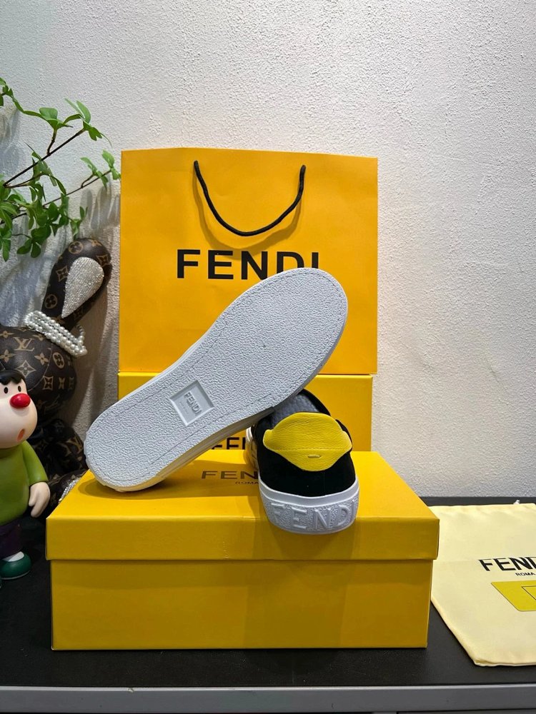 Fendi Monster stomps on board shoes with one foot | Litbuuy Spreadsheet