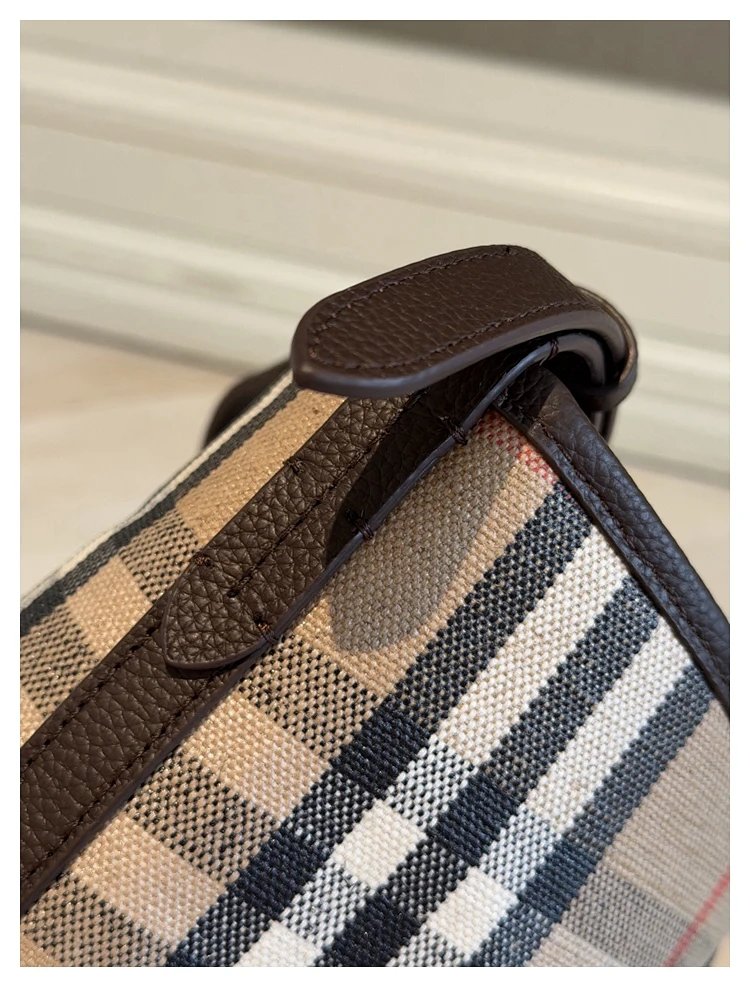 Burberry  Classic British plaid crossbody bag | Litbuuy Spreadsheet