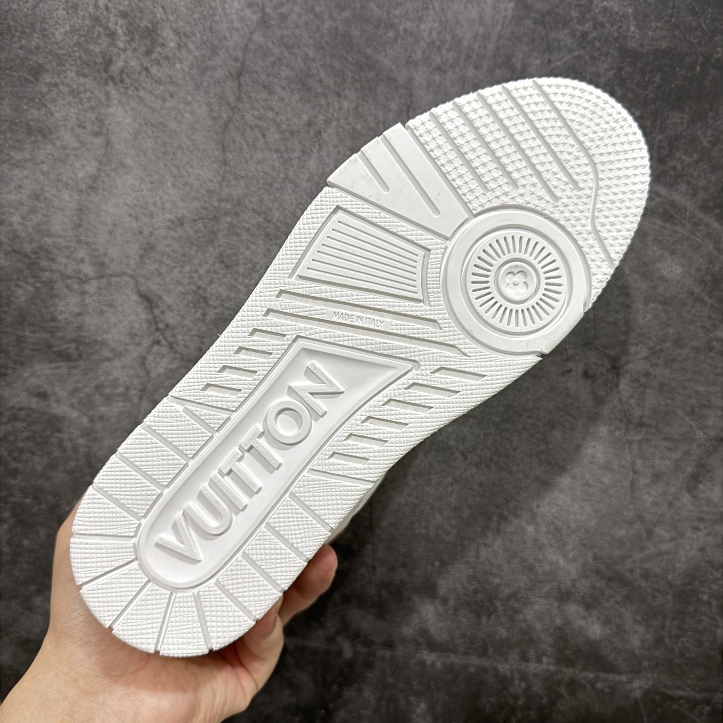 Louis Vuitton Trainer Sneaker T538008 | Litbuuy Spreadsheet