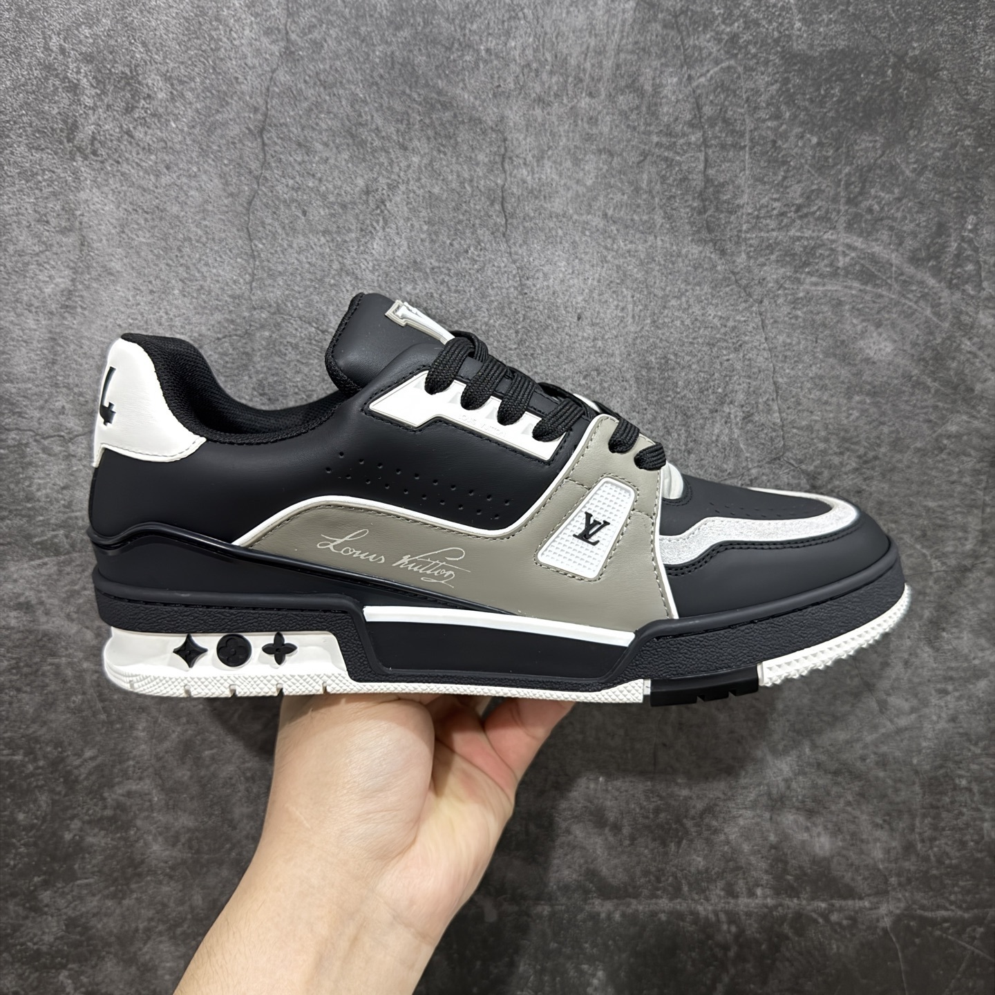 Louis Vuitton Trainer Sneaker T538010 | Litbuuy Spreadsheet