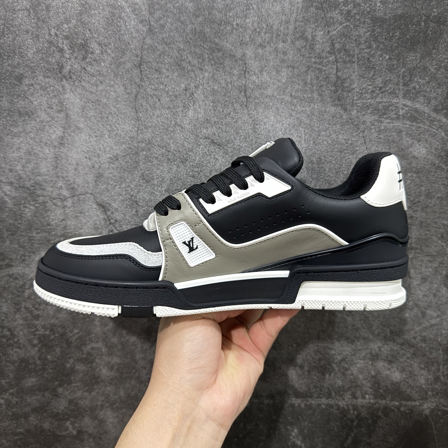 Louis Vuitton Trainer Sneaker T538010 | Litbuuy Spreadsheet