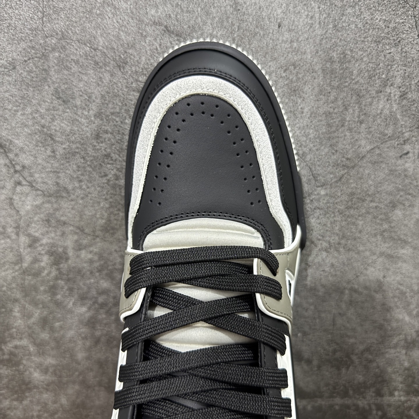 Louis Vuitton Trainer Sneaker T538010 | Litbuuy Spreadsheet