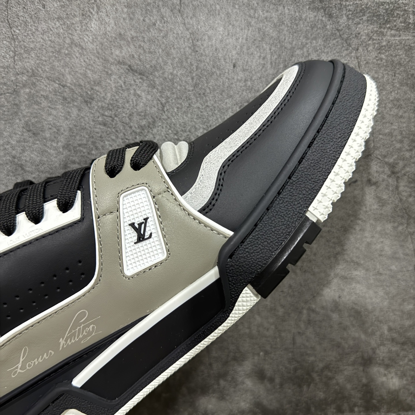 Louis Vuitton Trainer Sneaker T538010 | Litbuuy Spreadsheet