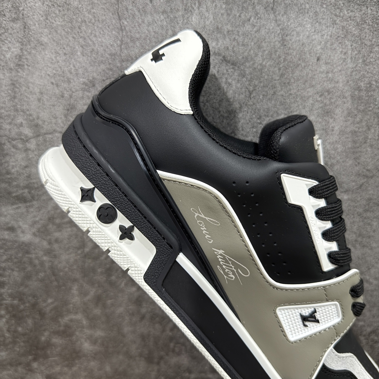 Louis Vuitton Trainer Sneaker T538010 | Litbuuy Spreadsheet