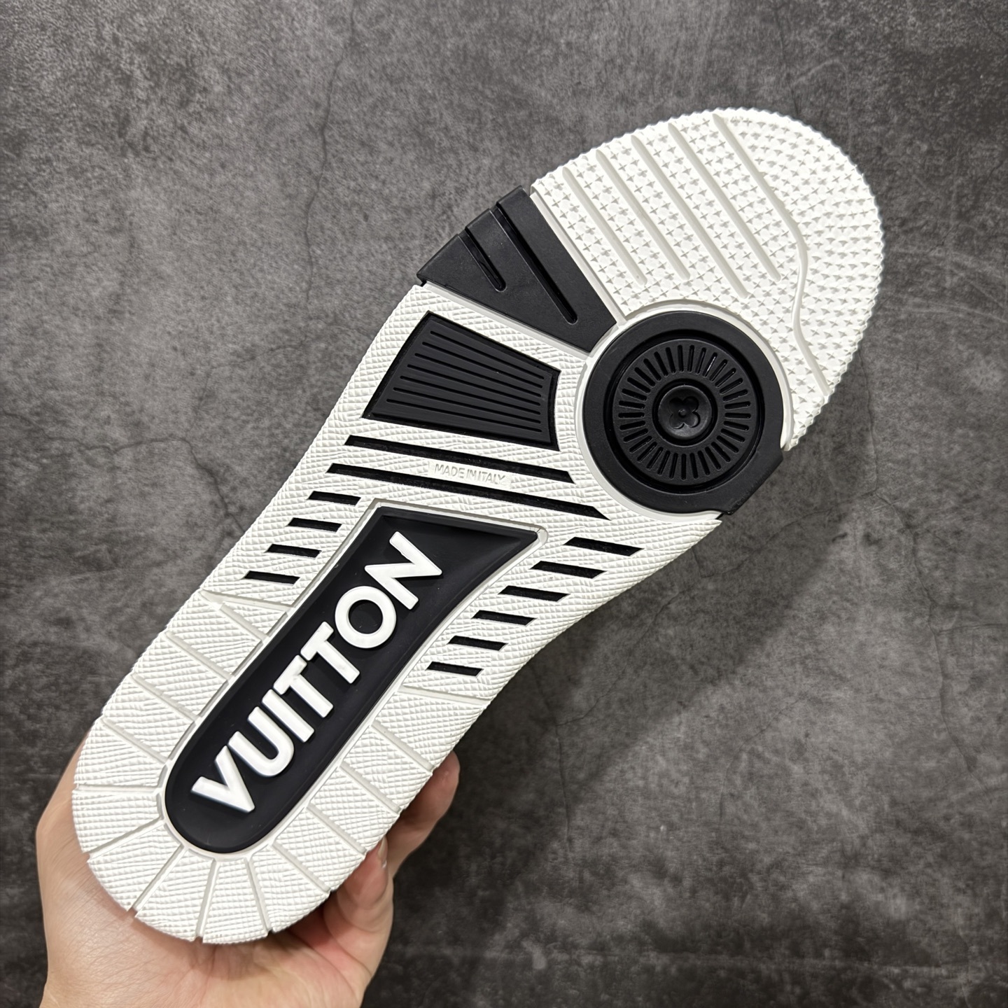 Louis Vuitton Trainer Sneaker T538010 | Litbuuy Spreadsheet