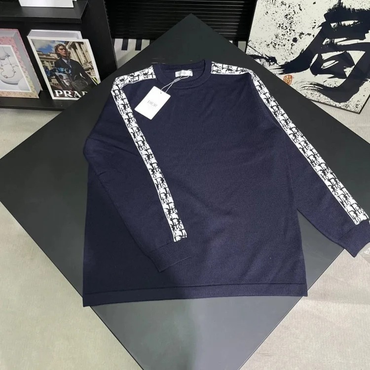 [Ready stock and shipped in seconds] Dijia high version navy blue sweater with arm webbing all over print, round neck versatile sweater, complete with three labels, distinguishing the market