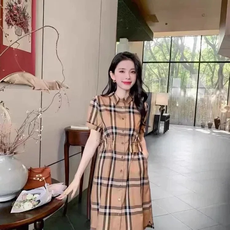 Burberry light luxury authentic 2026 summer new women's British style high-end skirt lapel plaid short-sleeved slim dress trendy