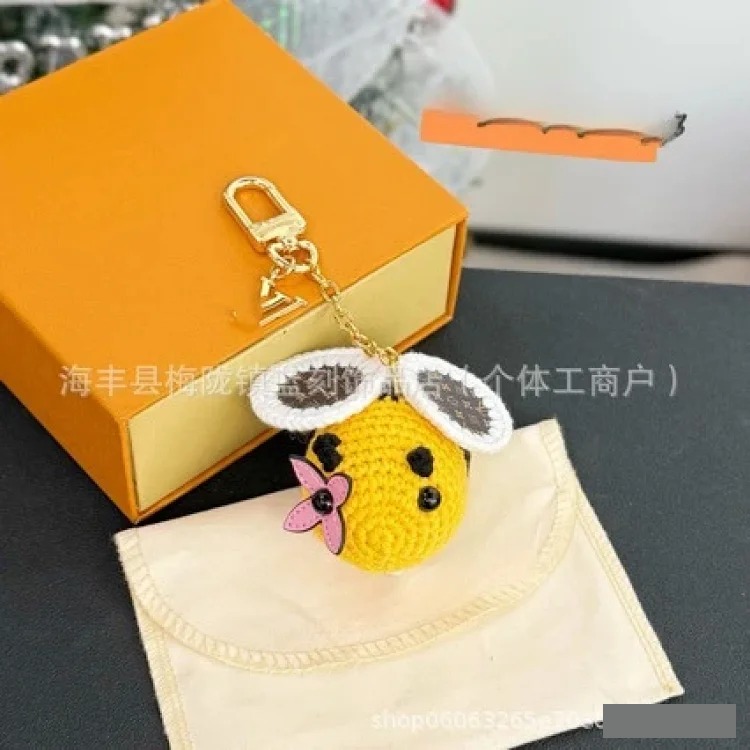 New little bee crochet plush keychain pendant creative old flower leather mini mobile phone chain pendant